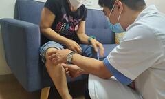 Chi 60 triệu tiêm filler làm thẳng chân, người phụ nữ bị biến chứng nặng