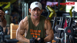 Video: Lực sĩ Phạm Văn Mách tuổi 45 tập luyện tranh tài SEA Games 31