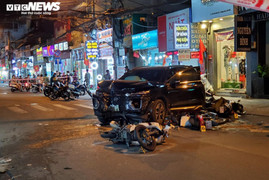 Tài xế ô tô đâm nhiều xe máy ở TP.HCM khiến 4 người bị thương nặng ra trình diện