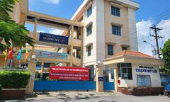 Tạm đình chỉ 15 ngày thầy giáo ở TP.HCM bị tố 'đụng chạm' nữ sinh