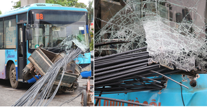 Ảnh: Xe ba bánh chở bó thép hơn 10m xuyên thủng đầu xe buýt trên phố Hà Nội