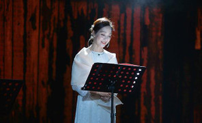  NSND Lê Khanh rưng rưng nước mắt khi ngâm thơ Hữu Thỉnh