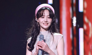 Trung Quốc cấm trả cát-sê diễn viên bằng tiền mặt