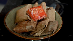 Ngọt ngào chiếc bánh tuổi thơ đỏ mọng như quả hồng chín của người Hải Dương