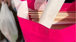 Dùng 20 quyển sổ đỏ đi tuyển vợ cho con trai 