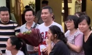 NSND Công Lý đi diễn trở lại 