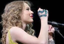 Vì sao ca sĩ Taylor Swift không sợ thứ 6 ngày 13?