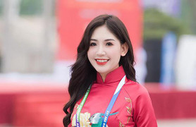 Nhan sắc xinh đẹp của MC Minh Đức dẫn lễ Thượng cờ SEA Games 31