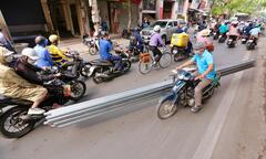 Vin cớ mưu sinh, nhiều tài xế lê 'máy chém' lộng hành khắp phố phường Hà Nội
