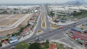 Video: Cận cảnh đoạn đường 1,5 km tiêu tốn 165 tỷ đồng ở Ninh Bình
