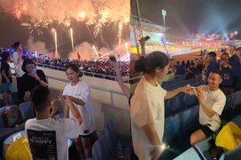 Pháo hoa khai mạc SEA Games vừa bắn, anh chàng chớp luôn thời cơ cầu hôn bạn gái