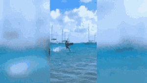 Video: Vận động viên lướt ván dùng 'khinh công' chạy trên mặt nước