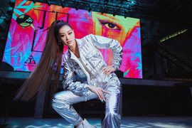 Hoa hậu Khánh Vân cá tính khi ngồi ghế giám khảo chọn người mẫu