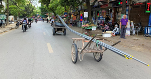 Tài xế lê 'máy chém' lộng hành khắp phố: CSGT Hà Nội nói gì?