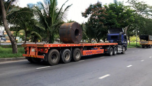 Video: Công an TP.HCM xử lý xe chở cuộn thép gây nguy hiểm