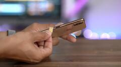 Điện thoại iPhone suýt nữa đã không có khe SIM
