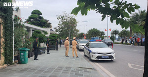 Ảnh: Công an khám xét nhà nguyên Chủ tịch UBND TP Hạ Long