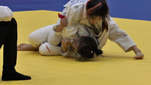 Video: Cô gái tuyển Jiu-Jitsu Việt Nam hạ đối thủ bằng chiêu khóa cổ 