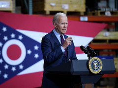 Kinh tế Mỹ khó khăn, tín nhiệm của Tổng thống Biden giảm kỷ lục