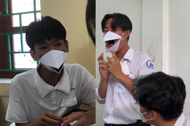 Học sinh rần rần đu trend hóa 'chú chim chăm chỉ' với 'khẩu trang' siêu hài