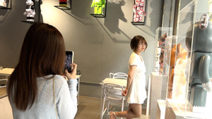 Video: Độc đáo quán cà phê trưng bày mô hình Bearbrick đắt tiền thu hút giới trẻ