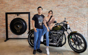 Khánh Thi 'thưởng nóng' Phan Hiển xe máy giá hơn 1 tỷ đồng