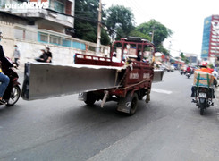 Bị CSGT TP.HCM xử phạt, tài xế xe tự chế nói 'giờ bị phạt cũng phải chịu thôi'