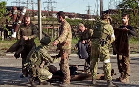 Nga công bố hình ảnh lính Ukraine rời nhà máy thép Azovstal