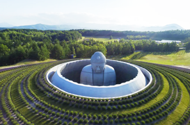 Cận cảnh vẻ đẹp như phim viễn tưởng bên trong nghĩa trang độc đáo ở Nhật Bản