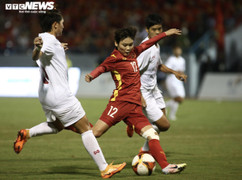 HLV Mai Đức Chung: 'Cờ đỏ sao vàng rợp khán đài thôi thúc chúng tôi rất nhiều'