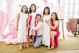 3 tiểu công chúa xinh xắn, ngoan ngoãn của Hoa hậu Phương Lê và chồng đại gia