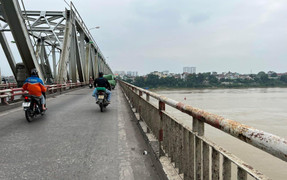 Phao cứu sinh trên cầu Chương Dương, Nhật Tân bị mất cắp không còn cái nào