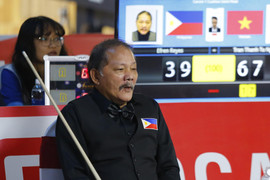 'Phù thuỷ' Efren Reyes trầm trồ trước đường cơ ảo diệu của cao thủ Việt Nam