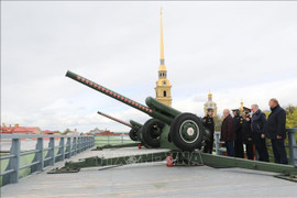 Nga bắn pháo chào mừng 132 năm Ngày sinh Chủ tịch Hồ Chí Minh