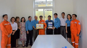 Công đoàn EVNCPC thăm hỏi đoàn viên, người lao động tại Quảng Ngãi