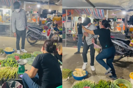 Người mẹ vỡ òa khi đang bán hàng thì nhận ra vị khách chính là con trai mình