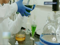 Video: Cận cảnh công nghệ sản xuất rượu vodka từ khí CO2