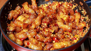 Cách làm thịt ba chỉ rang sả ớt ngon 'đứt lưỡi'