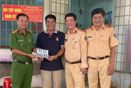 Đăng ký xe máy tại công an xã, bấm được biển 'siêu đẹp' 666.66