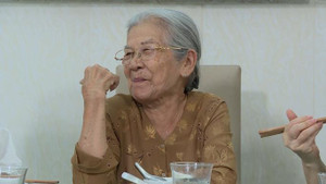 NSƯT Phi Điểu tuổi 89 vẫn tự chạy xe đi diễn, không quan tâm cát-sê