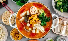 Lẩu Thái chua cay - sự pha trộn hương vị đầy tinh tế của ẩm thực xứ chùa Vàng