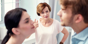 7 dấu hiệu chứng tỏ mẹ chồng không ưa bạn