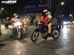 Công an TP.HCM xử lý loạt quái xế 1h sáng vẫn ‘đi bão’, bấm còi inh ỏi