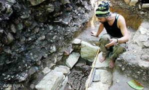 Phát hiện mộ phần của 'nữ vương Maya' răng phủ ngọc bích