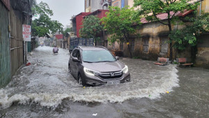 Bắc Ninh: Mưa lớn làm ngập trường, hơn 1.300 học sinh phải nghỉ học