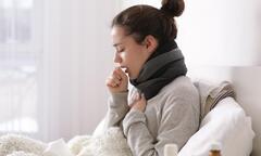 Giọng yếu, ho dai dẳng hậu COVID-19, thử ngay cách này để cải thiện