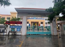 Con trai để lộ đề thi, hiệu trưởng bị kiểm điểm hạ bậc thi đua