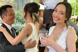 Anna Trương khiêu vũ cùng bố Anh Quân trong ngày cưới 