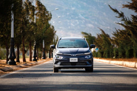 Khách hàng hào hứng trải nghiệm 'xe điện quốc dân' VinFast VF e34