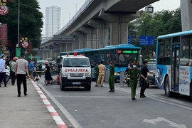 Hà Nội: Bé 3 tuổi chết thương tâm trên đường đi học về